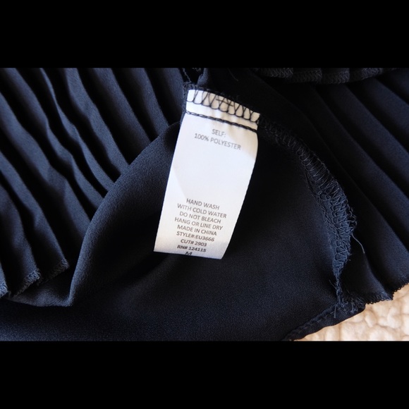 FINAL SALE Elodie pleated Top size medium - Picture 5 of 6